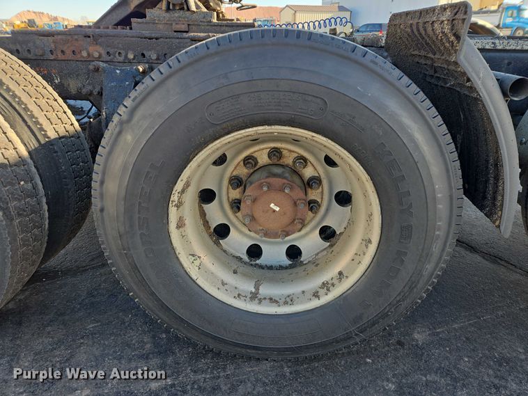 image for item EB1266 2006 Freightliner CST120 semi truck