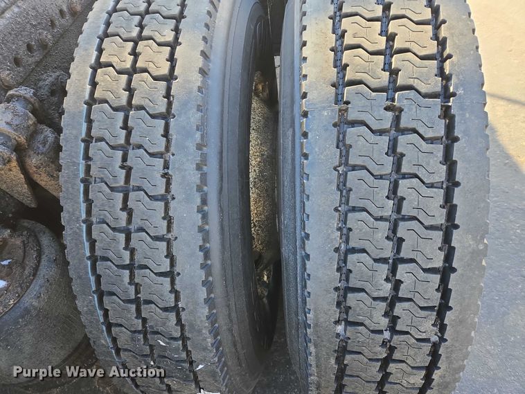 image for item EB1266 2006 Freightliner CST120 semi truck