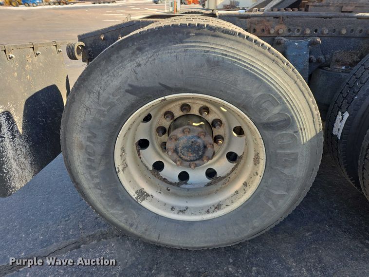 image for item EB1266 2006 Freightliner CST120 semi truck