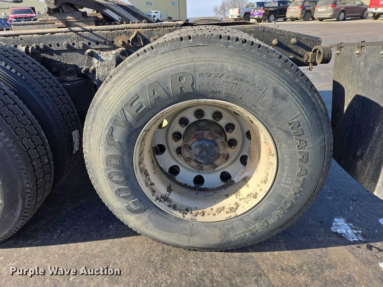 image for item EB1266 2006 Freightliner CST120 semi truck