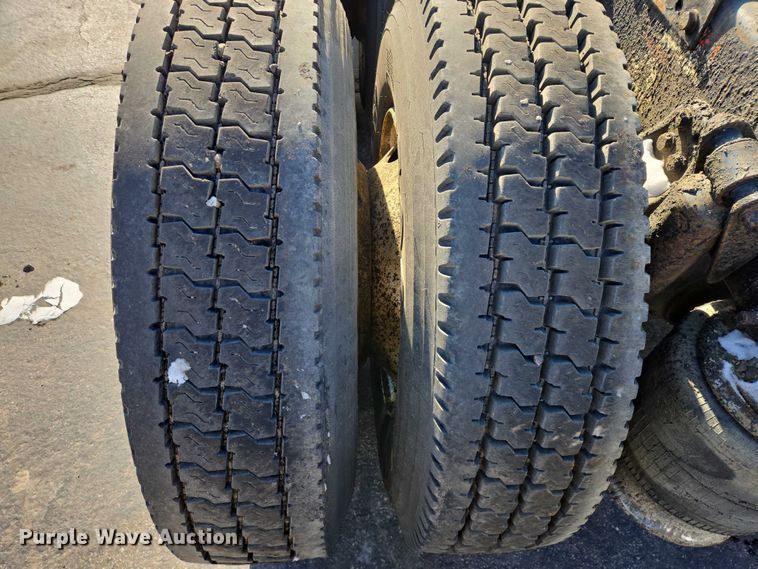 image for item EB1266 2006 Freightliner CST120 semi truck