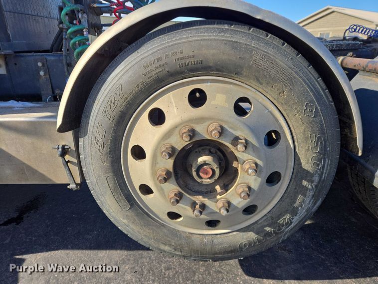 image for item EB1266 2006 Freightliner CST120 semi truck