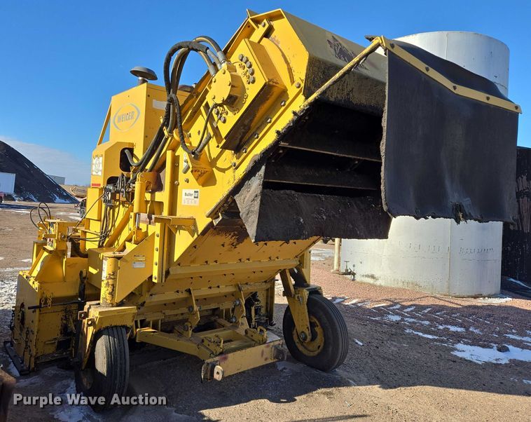 image for item EB1267 Weiler E650A windrower