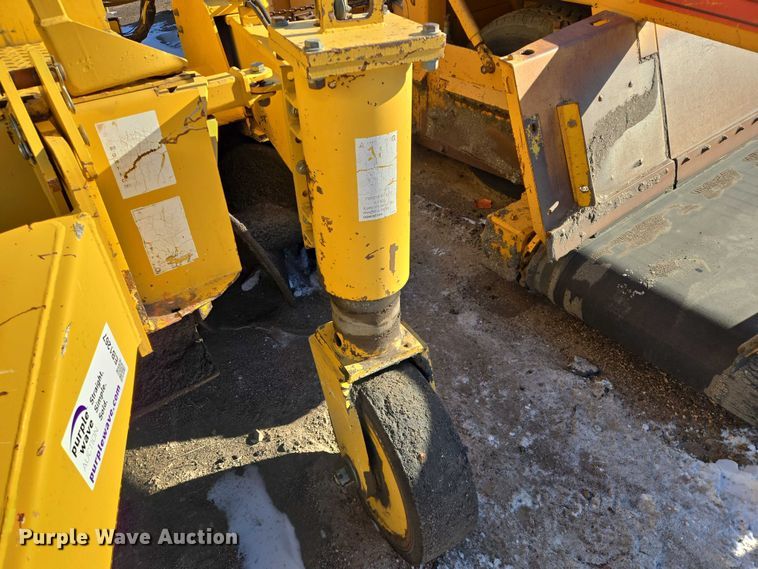 image for item EB1267 Weiler E650A windrower