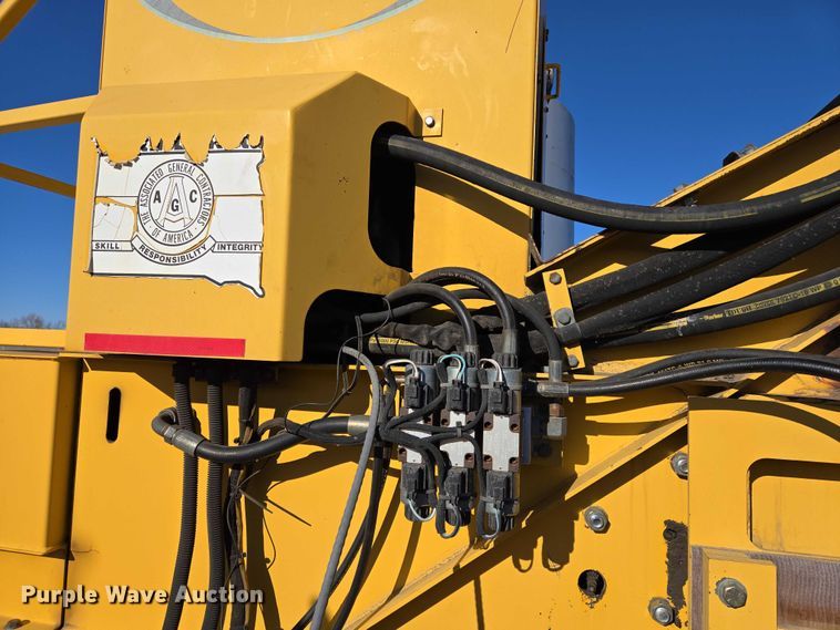 image for item EB1267 Weiler E650A windrower