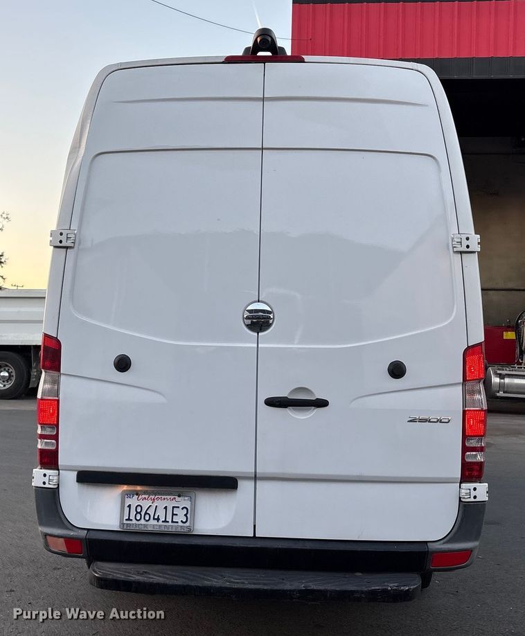 image for item EC8182 2018 Freightliner 2500 van