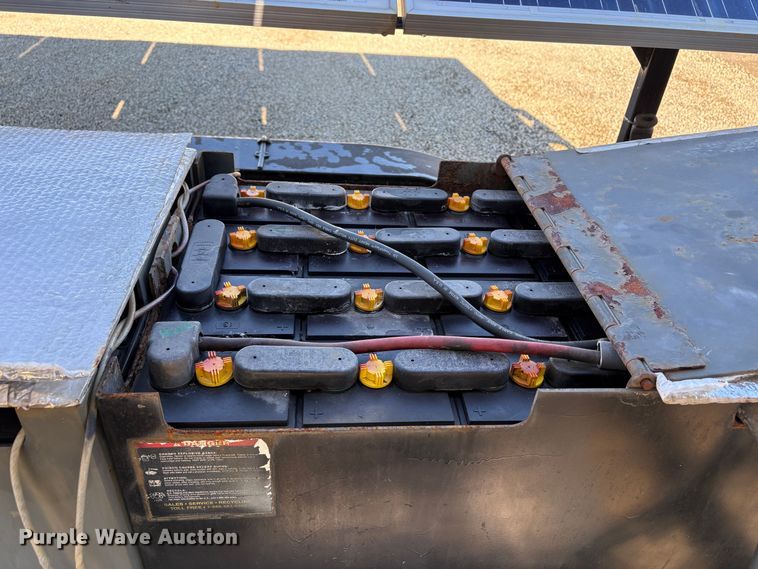 image for item EC8191 2014 Island Power USA SI 6048-US-10 solar panel trailer