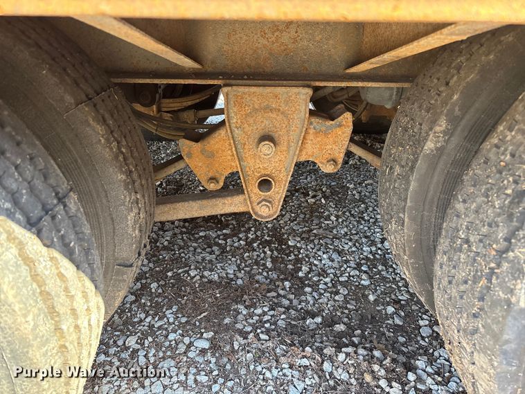 image for item ED2157 2001 Interstate equipment trailer