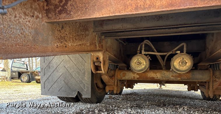 image for item ED2157 2001 Interstate equipment trailer