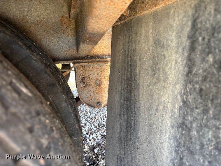 image for item ED2157 2001 Interstate equipment trailer