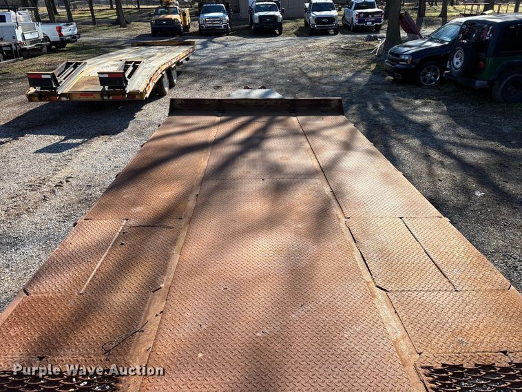 image for item ED2157 2001 Interstate equipment trailer