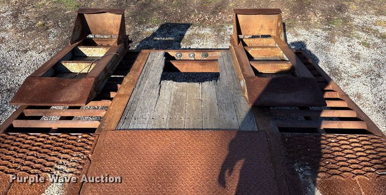 image for item ED2157 2001 Interstate equipment trailer