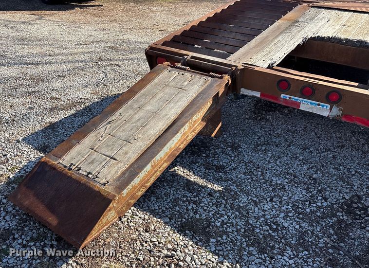 image for item ED2157 2001 Interstate equipment trailer