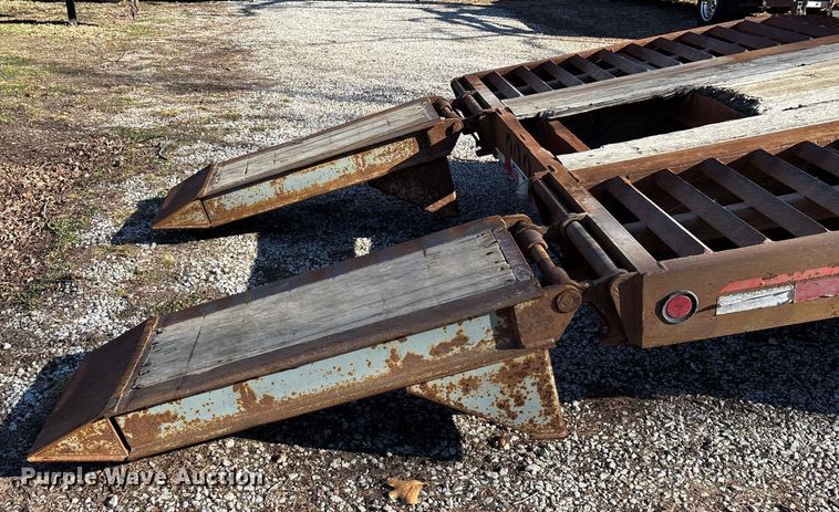 image for item ED2157 2001 Interstate equipment trailer