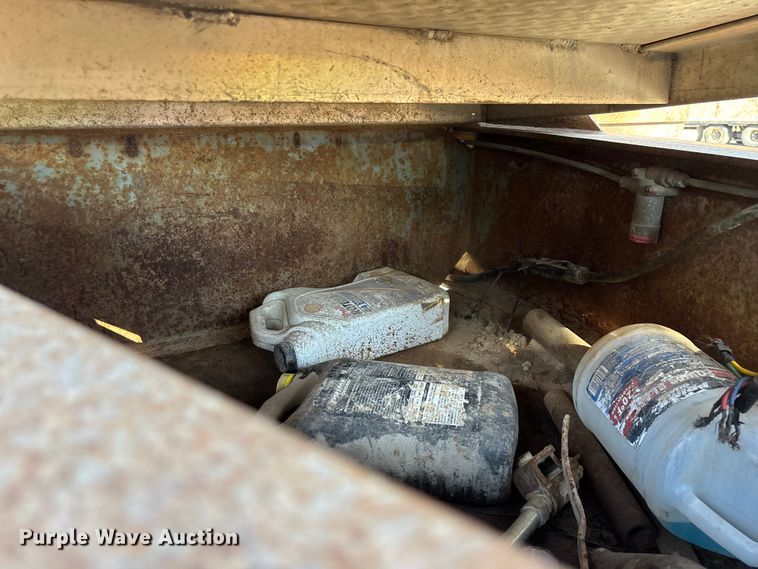 image for item ED2157 2001 Interstate equipment trailer