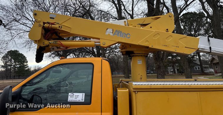 image for item ED2469 2005 Ford F550 Super Duty bucket truck