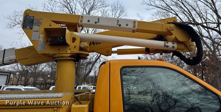 image for item ED2469 2005 Ford F550 Super Duty bucket truck