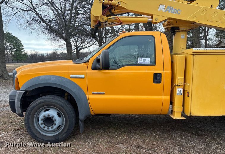 image for item ED2469 2005 Ford F550 Super Duty bucket truck