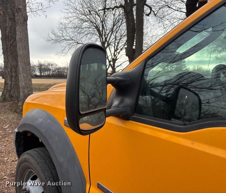 image for item ED2469 2005 Ford F550 Super Duty bucket truck