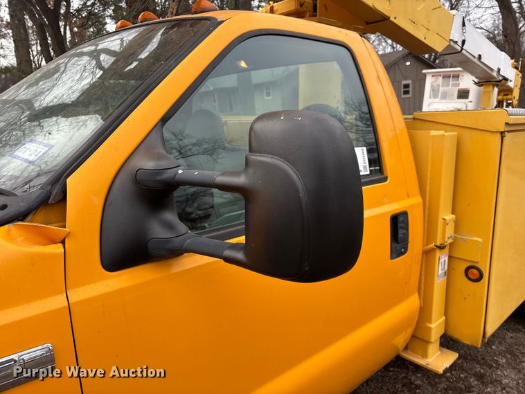 image for item ED2469 2005 Ford F550 Super Duty bucket truck