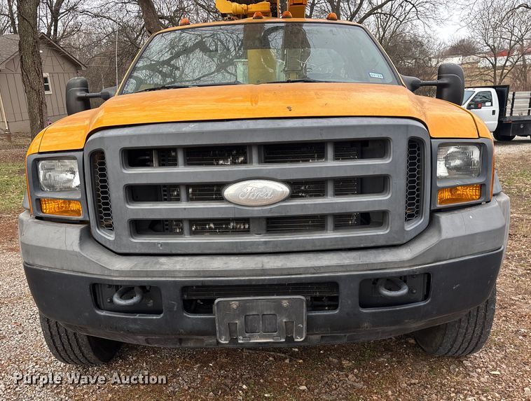 image for item ED2469 2005 Ford F550 Super Duty bucket truck