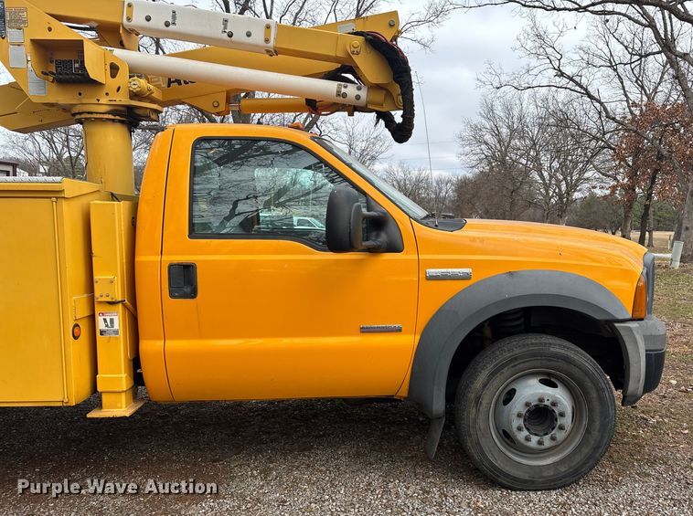 image for item ED2469 2005 Ford F550 Super Duty bucket truck