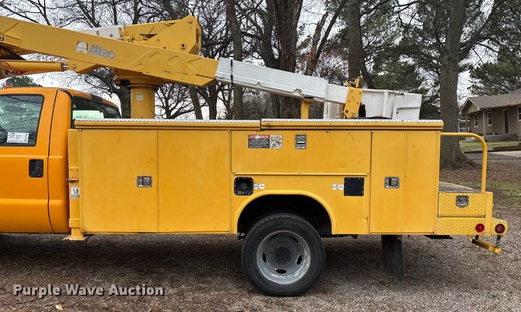image for item ED2469 2005 Ford F550 Super Duty bucket truck