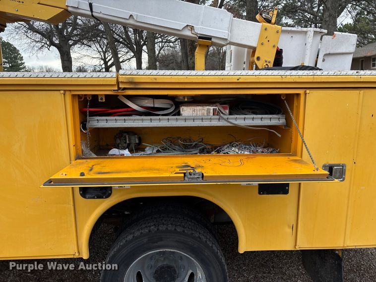 image for item ED2469 2005 Ford F550 Super Duty bucket truck