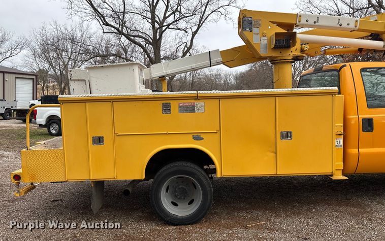 image for item ED2469 2005 Ford F550 Super Duty bucket truck