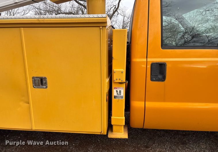 image for item ED2469 2005 Ford F550 Super Duty bucket truck