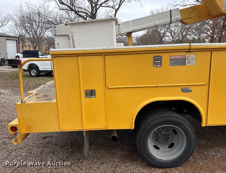 image for item ED2469 2005 Ford F550 Super Duty bucket truck