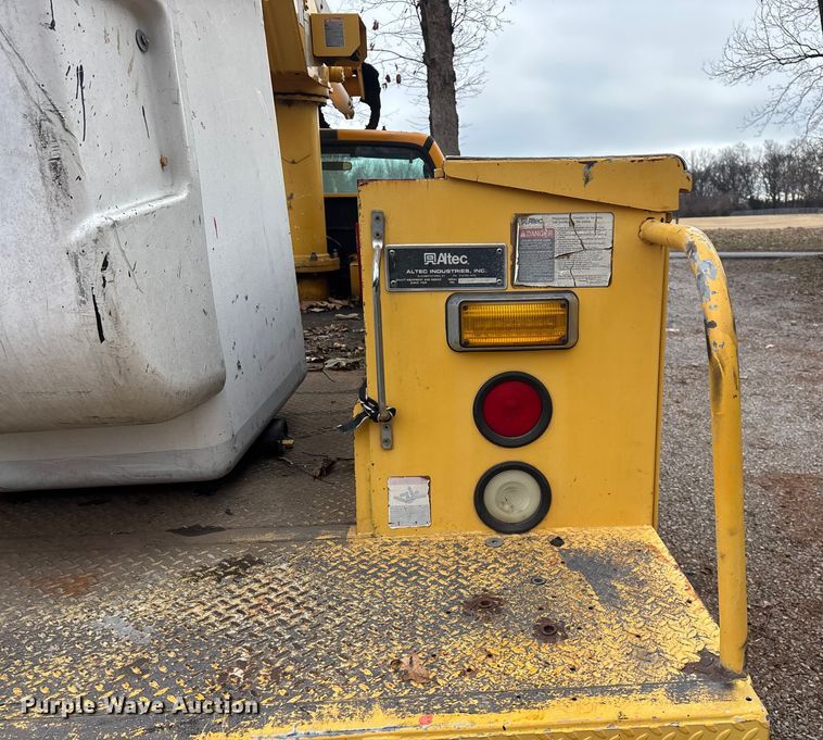 image for item ED2469 2005 Ford F550 Super Duty bucket truck