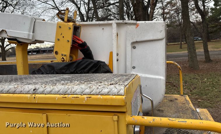 image for item ED2469 2005 Ford F550 Super Duty bucket truck