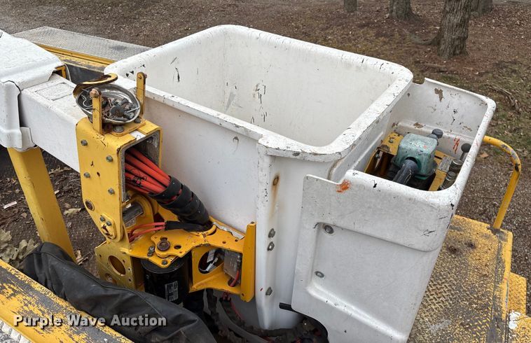 image for item ED2469 2005 Ford F550 Super Duty bucket truck