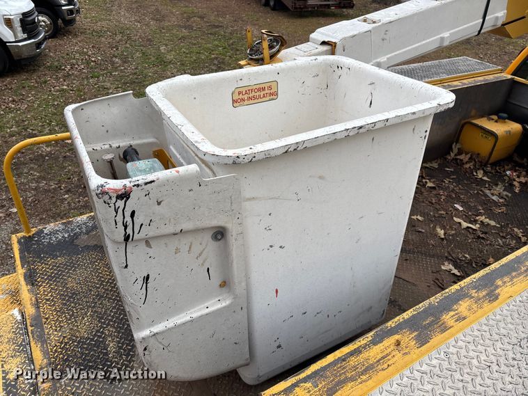 image for item ED2469 2005 Ford F550 Super Duty bucket truck