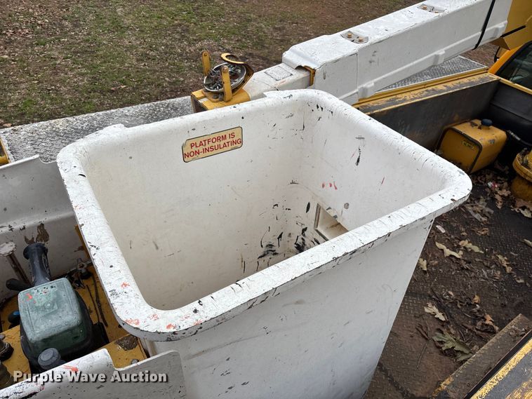 image for item ED2469 2005 Ford F550 Super Duty bucket truck