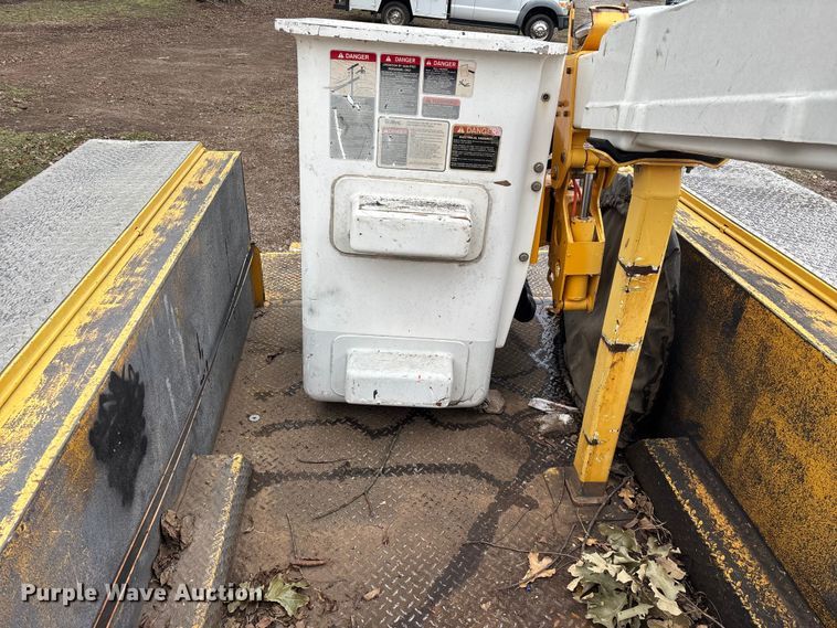 image for item ED2469 2005 Ford F550 Super Duty bucket truck