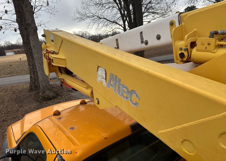 image for item ED2469 2005 Ford F550 Super Duty bucket truck