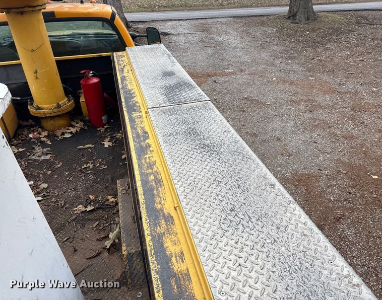 image for item ED2469 2005 Ford F550 Super Duty bucket truck