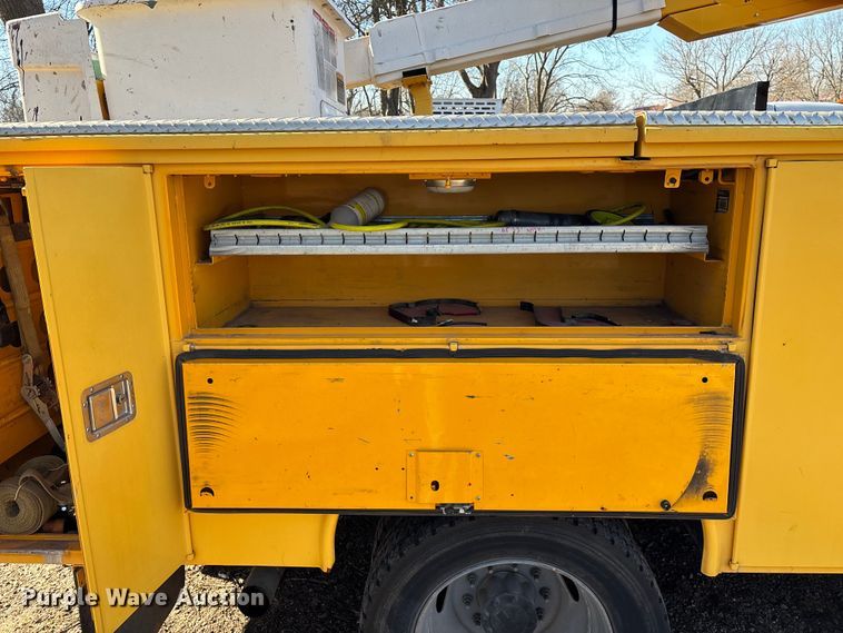 image for item ED2469 2005 Ford F550 Super Duty bucket truck