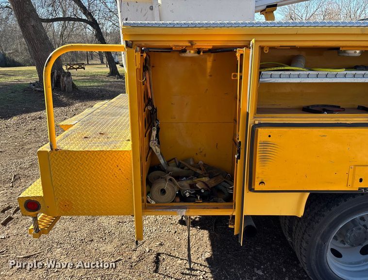 image for item ED2469 2005 Ford F550 Super Duty bucket truck