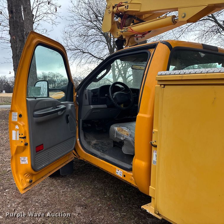 image for item ED2469 2005 Ford F550 Super Duty bucket truck