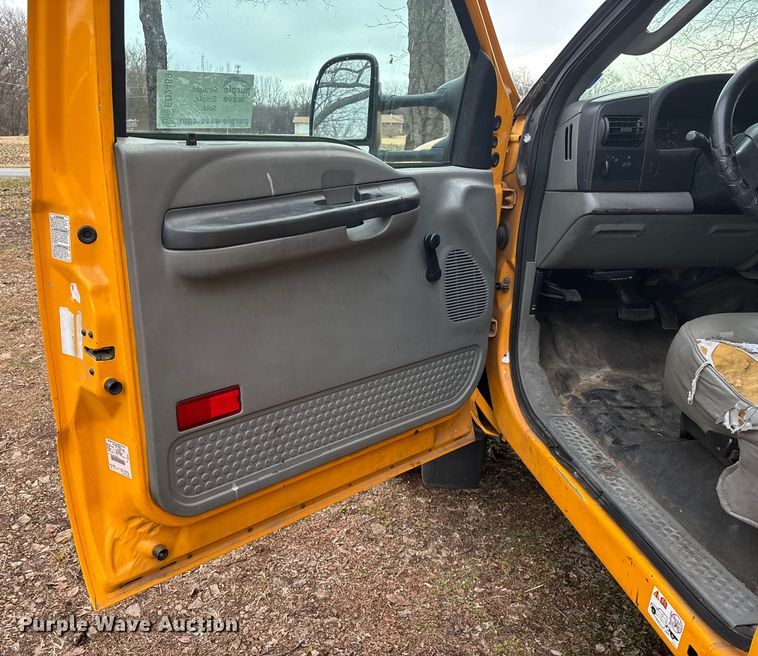 image for item ED2469 2005 Ford F550 Super Duty bucket truck