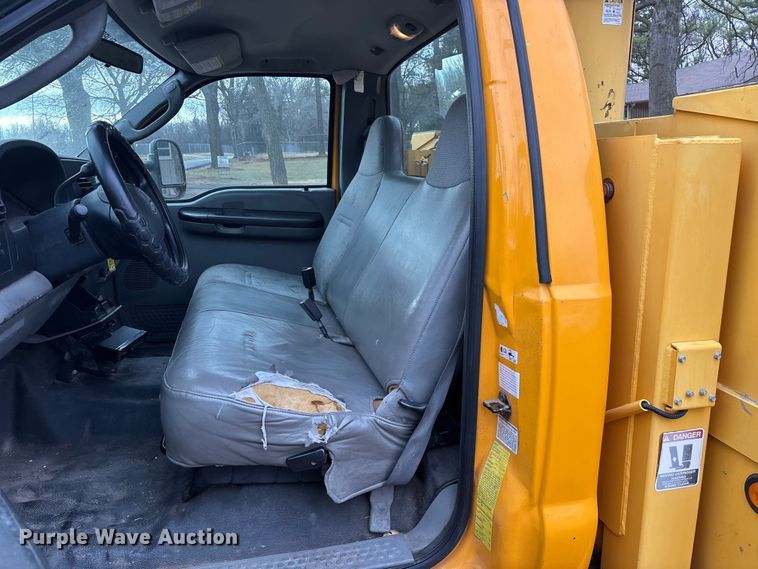 image for item ED2469 2005 Ford F550 Super Duty bucket truck