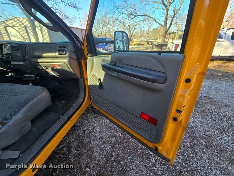 image for item ED2469 2005 Ford F550 Super Duty bucket truck