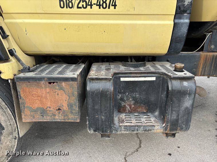 image for item ED5105 1993 GMC C7000 vacuum truck