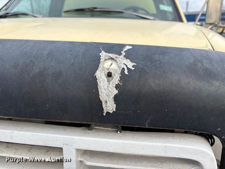 image for item ED5105 1993 GMC C7000 vacuum truck