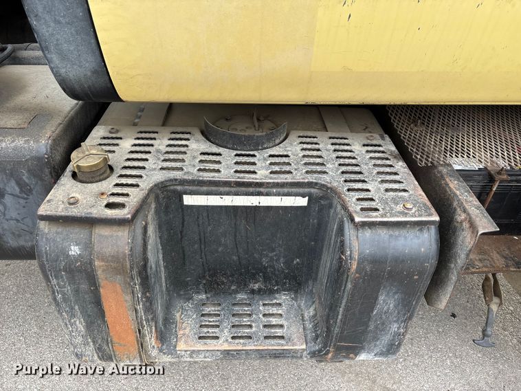 image for item ED5105 1993 GMC C7000 vacuum truck