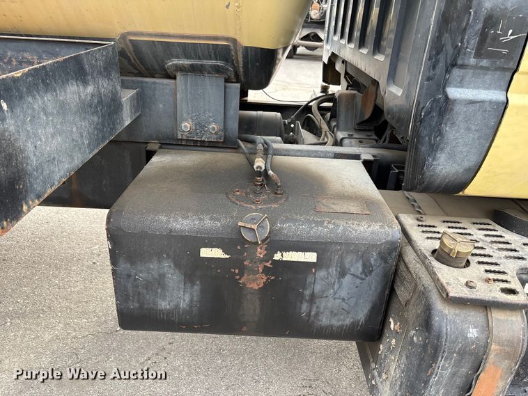 image for item ED5105 1993 GMC C7000 vacuum truck