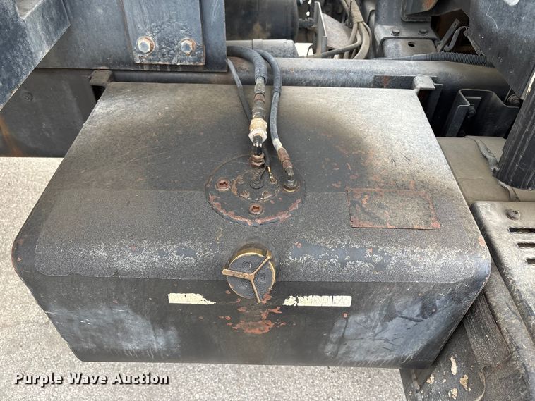 image for item ED5105 1993 GMC C7000 vacuum truck